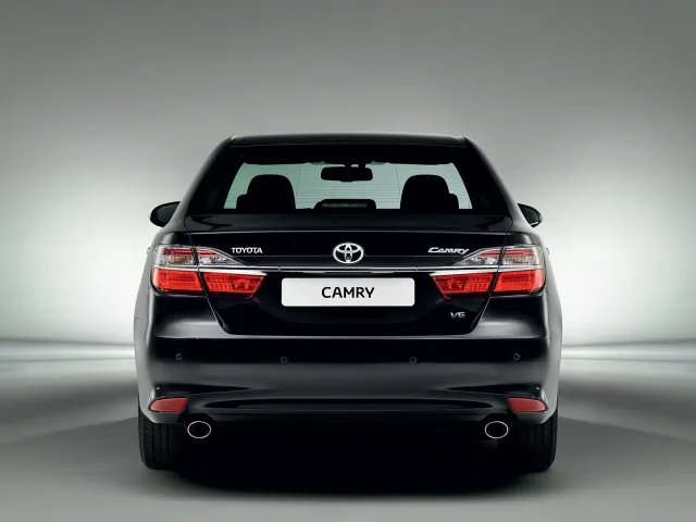 Toyota Camry 2015 седан — 16