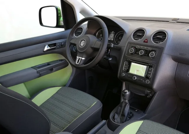Volkswagen Cross Caddy мікроавтобус — 2