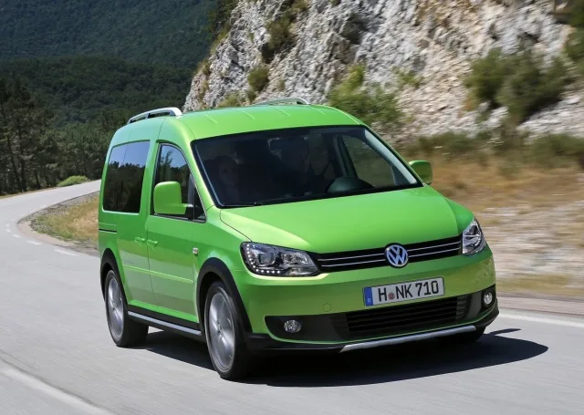Volkswagen Cross Caddy мікроавтобус — 3