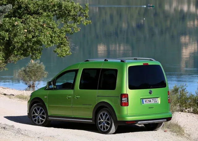 Volkswagen Cross Caddy мікроавтобус — 4