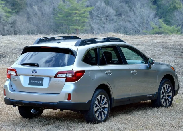Subaru Outback 2015 station wagon — 7