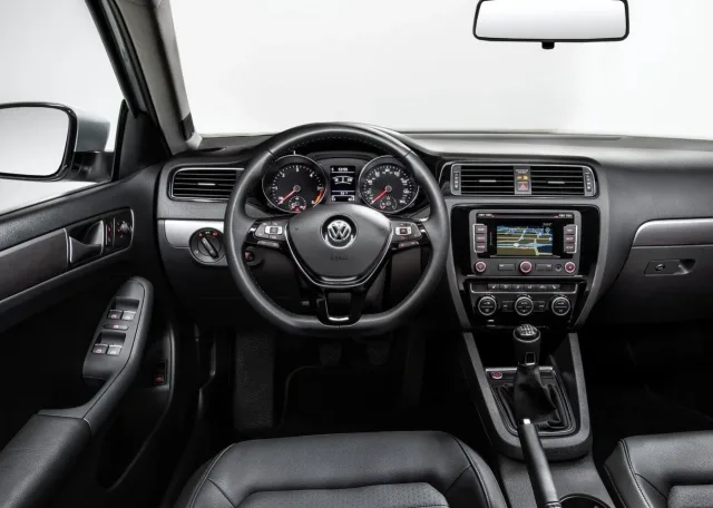 Volkswagen Jetta 1.6D MT Life — 3