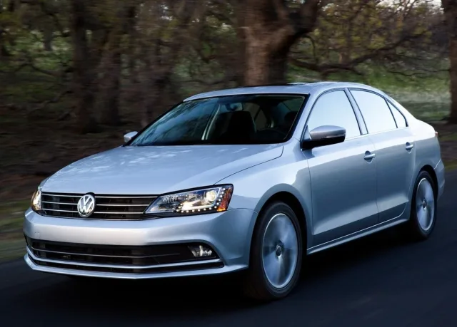 Volkswagen Jetta 1.6D MT Life — 5