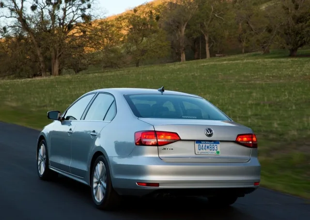 Volkswagen Jetta 1.6D MT Life — 6