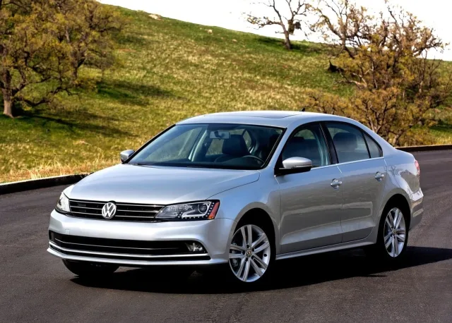 Volkswagen Jetta 1.6D MT Life — 9