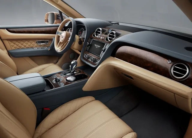 Bentley Bentayga 2015 кросовер — 9