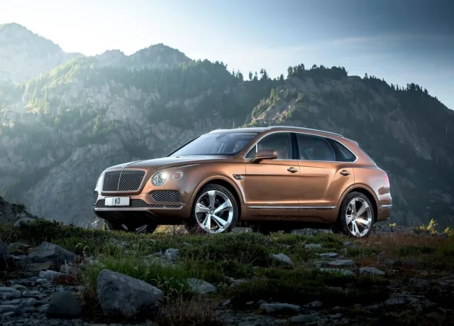 Bentley Bentayga 2015 кросовер — 24