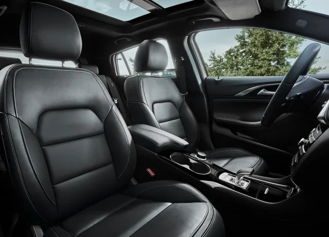 Infiniti Q30 хетчбек — 4
