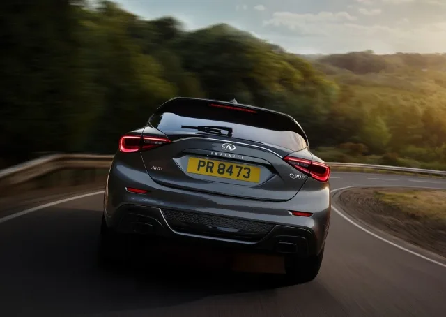 Infiniti Q30 хетчбек — 5