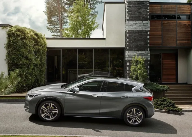 Infiniti Q30 хетчбек — 7