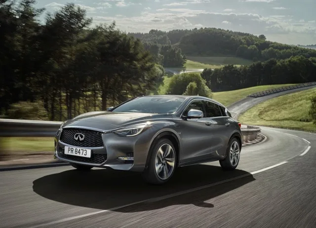 Infiniti Q30 хетчбек — 9