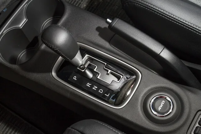 Mitsubishi Outlander 2.4 AT 4WD PHEV — 3