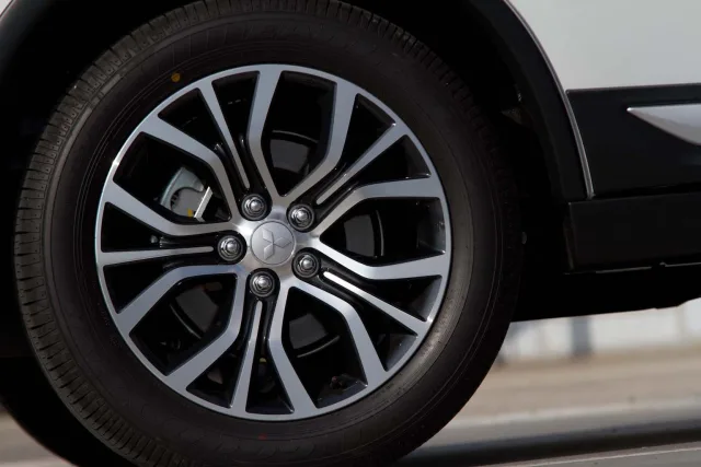 Mitsubishi Outlander 2.4 AT 4WD PHEV — 6