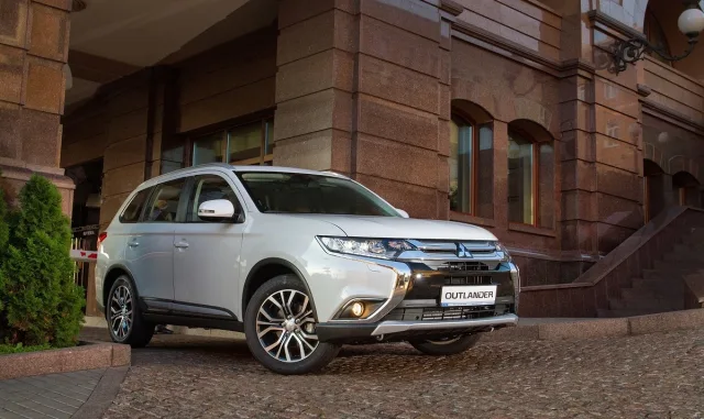 Mitsubishi Outlander 2.4 AT 4WD PHEV — 13