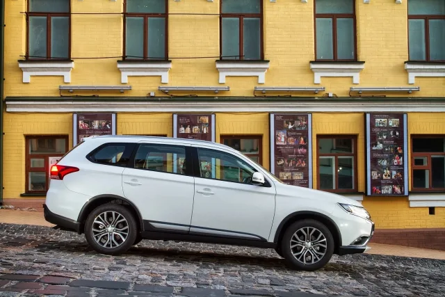 Mitsubishi Outlander 2.4 AT 4WD PHEV — 15