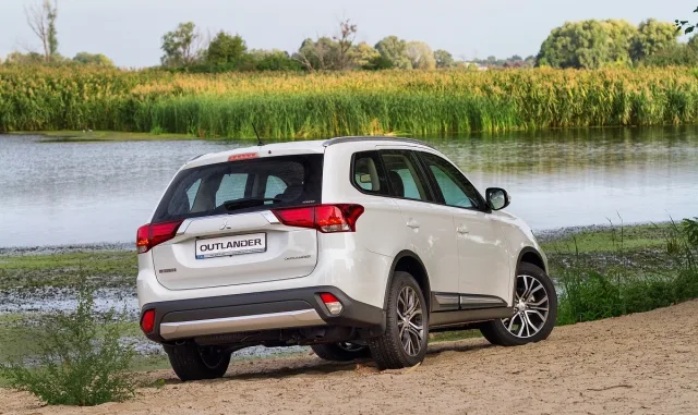 Mitsubishi Outlander 2.4 AT 4WD PHEV — 16