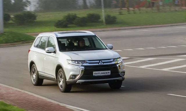 Mitsubishi Outlander 2.4 AT 4WD PHEV — 17