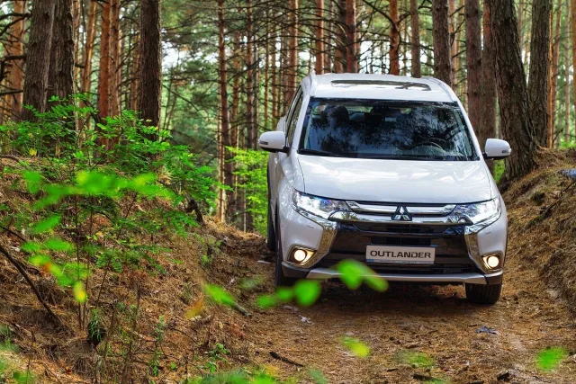 Mitsubishi Outlander 2.4 AT 4WD PHEV — 19