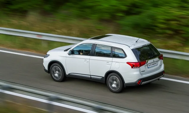 Mitsubishi Outlander 2.4 AT 4WD PHEV — 21