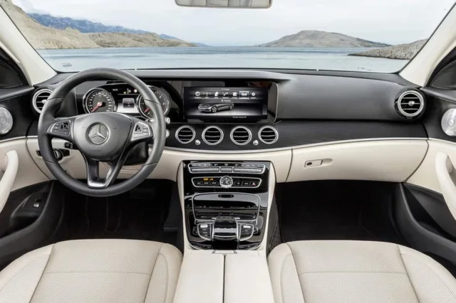 Mercedes-Benz E-Class 2016 седан — 8