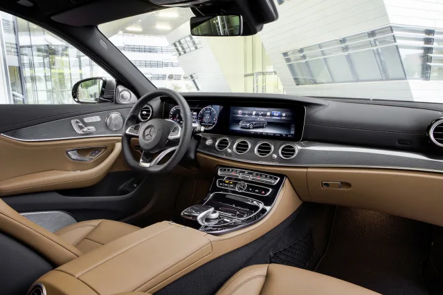Mercedes-Benz E-Class 2016 седан — 11