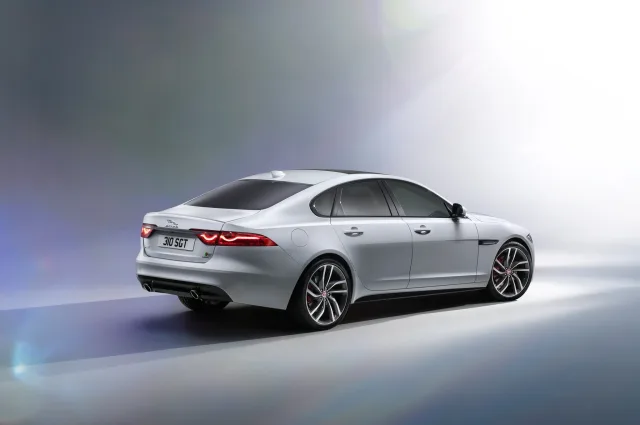 Jaguar XF New 2.0D MT Pure — 6