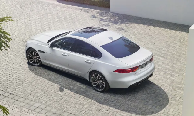 Jaguar XF New 2.0D MT Pure — 7