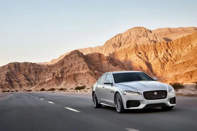 Jaguar XF New 2.0D MT Pure — 9
