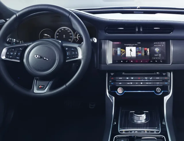 Jaguar XF New 2.0D MT Pure — 12