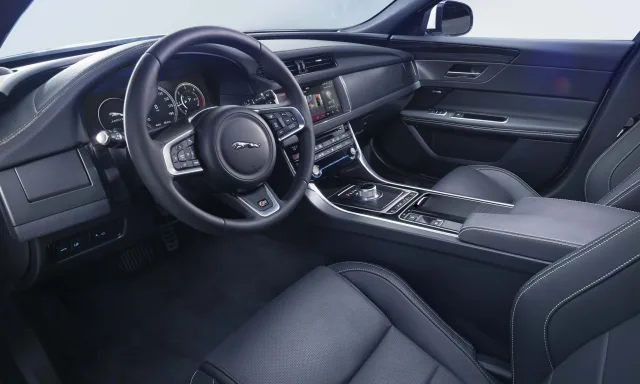 Jaguar XF New 2.0D MT Pure — 13