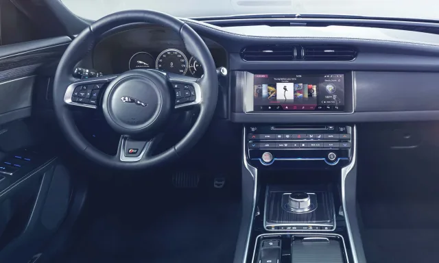 Jaguar XF New 2.0D MT Pure — 14
