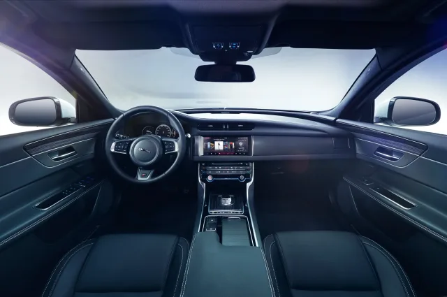 Jaguar XF New 2.0D MT Pure — 15