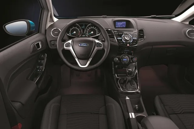 Ford Fiesta Sedan — 3