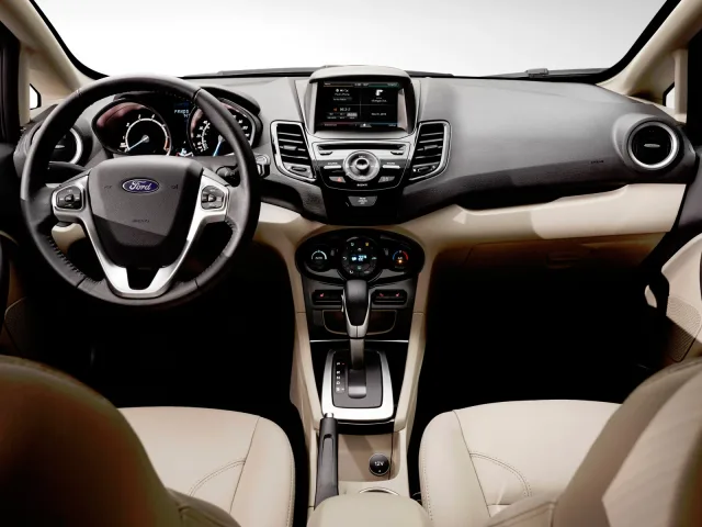 Ford Fiesta Sedan — 4