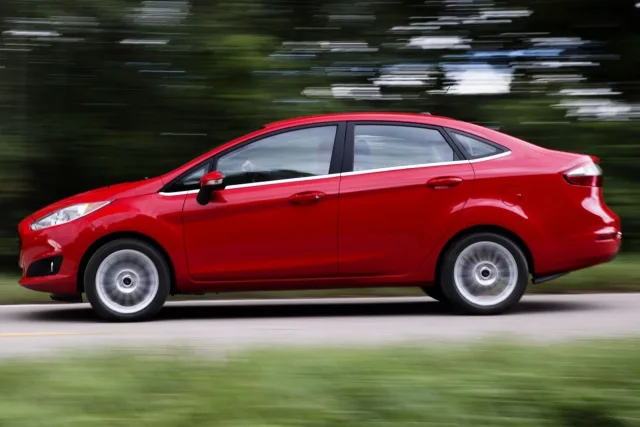 Ford Fiesta Sedan — 5