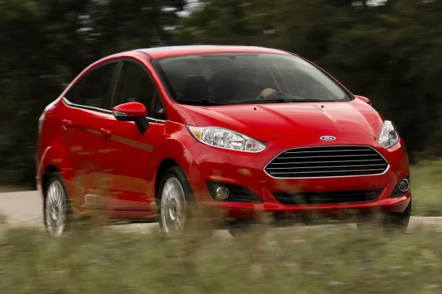 Ford Fiesta Sedan — 7