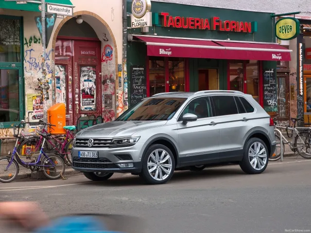 Volkswagen Tiguan 2017 crossover — 12