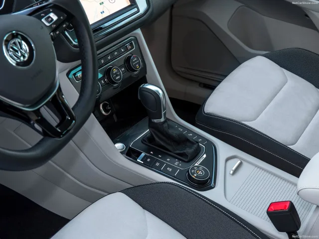 Volkswagen Tiguan 2017 crossover — 17