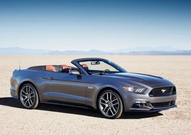 Ford Mustang Convertible — 9