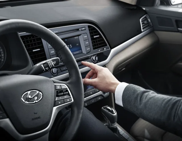 Hyundai Elantra 2016 седан — 12