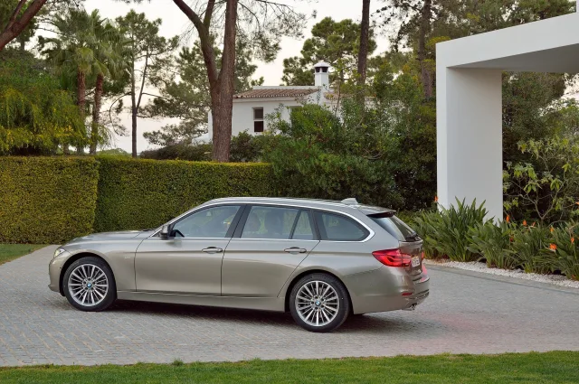 BMW 3 Series Touring F30 station wagon — 11