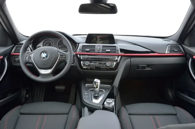 BMW 3 Series Touring F30 station wagon — 17