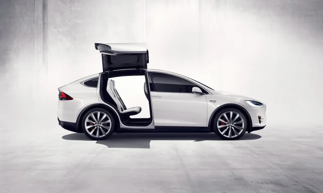 Tesla Model X AT 90D — 3