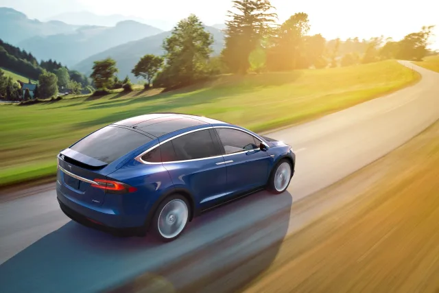 Tesla Model X AT 90D — 6