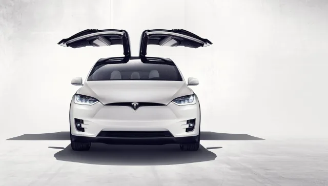 Tesla Model X AT 90D — 11