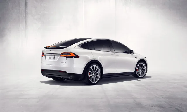 Tesla Model X AT 90D — 12