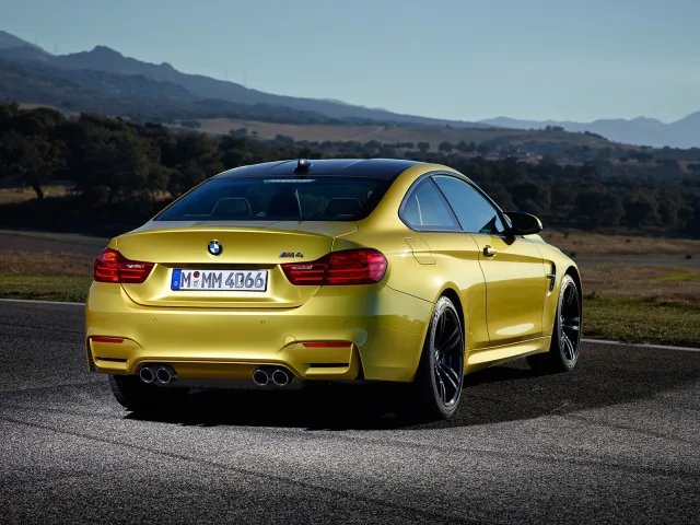 BMW M4 3.0 MT — 4