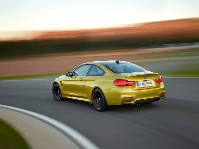 BMW M4 3.0 MT — 5
