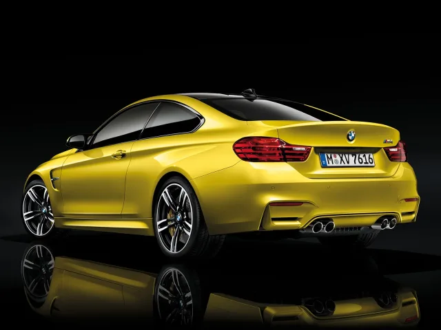 BMW M4 3.0 MT — 8