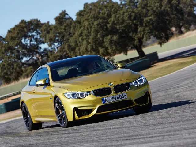 BMW M4 3.0 MT — 12